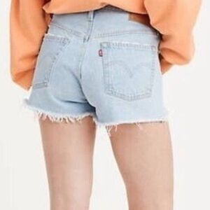 Levi’s premium 501 light wash buttonfly raw hem denim jean shorts 28